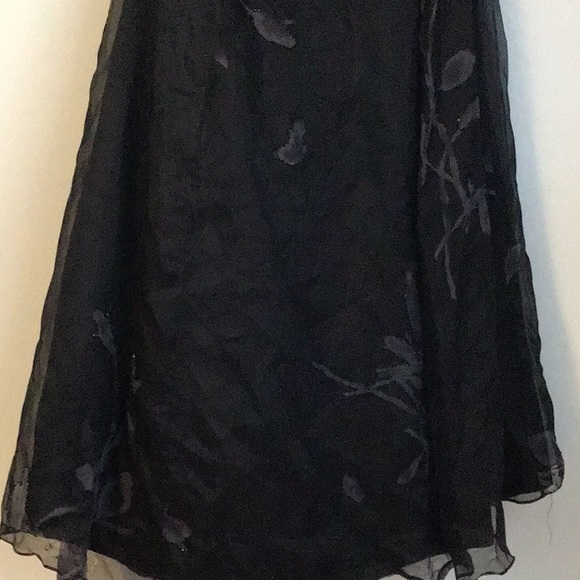 Elegant evening gown - Picture 2 of 3